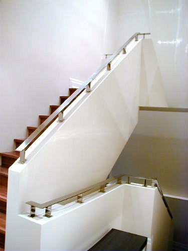 Minimalist handrail